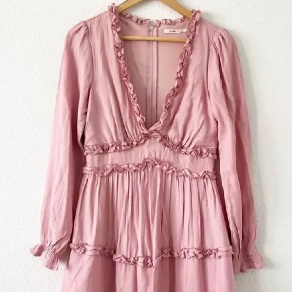Francesca’s (Mi Ami) V-Neck, Long Sleeve, Tiered Mini Dress